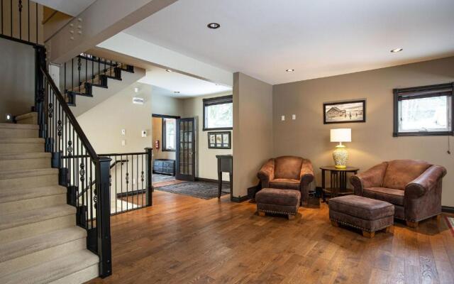 Mountain Gateway by Revelstoke Vacations