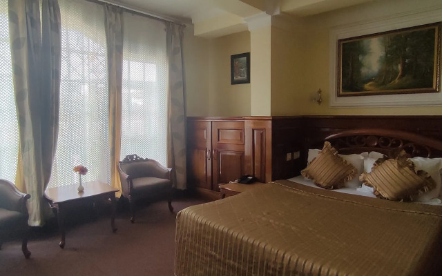 The New Castle Hotel