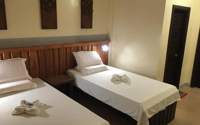 Ferellee Beachfront Inn