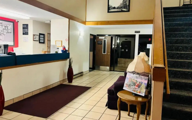 Wautoma Inn by OYO Near Airport WI 73