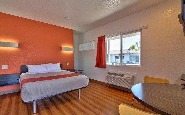 Coastal Valley Inn