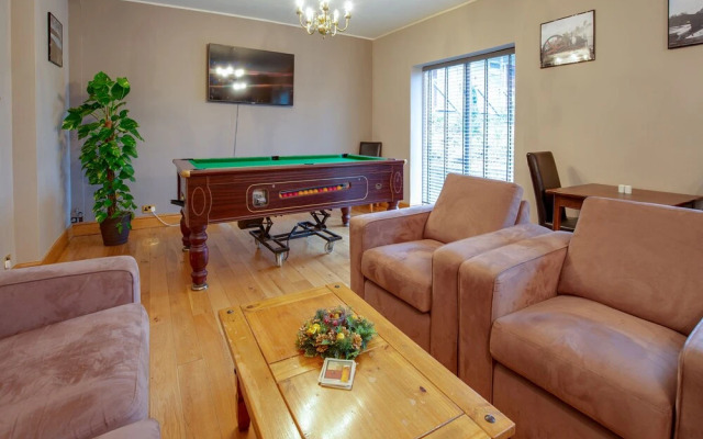Lodge Hotel (os)