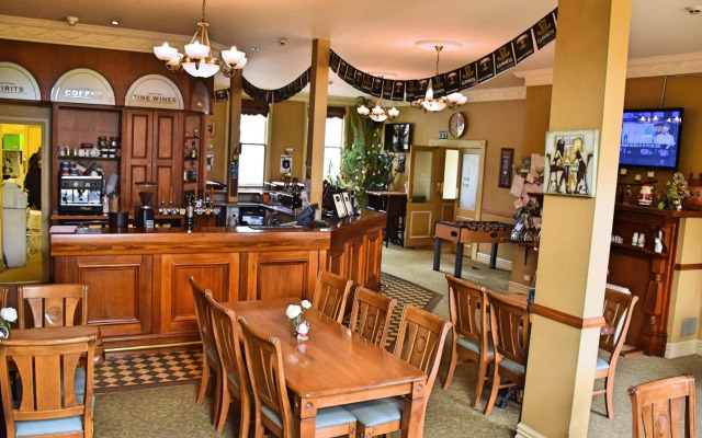 The Prince Albert Backpackers & Bar