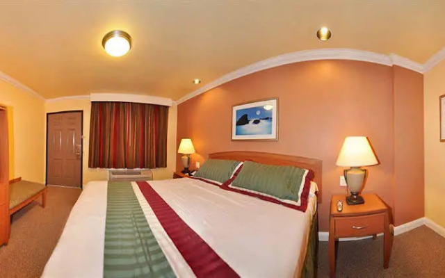 Rodeway Inn & Suites Near the Coliseum & Arena