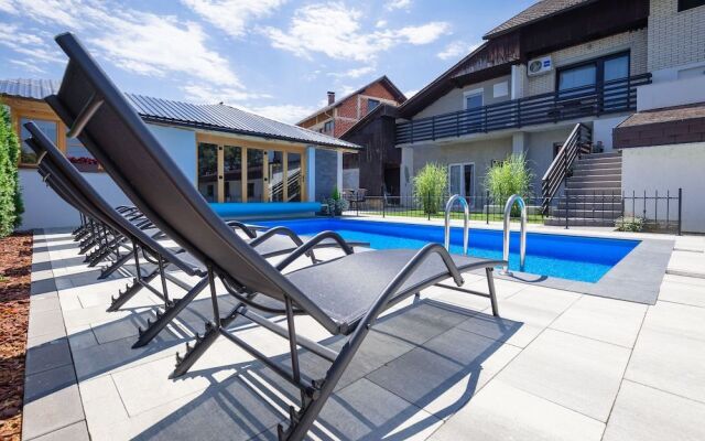 Rooms & apartments Karlo