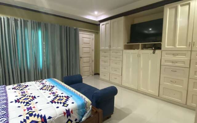 Rovimar Condo Angeles