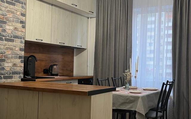 Daris apartment on Druzhby Street 21