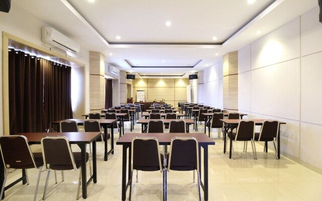 Airy Tugu Adipura Jendral Suprapto 19 Bandar Lampung