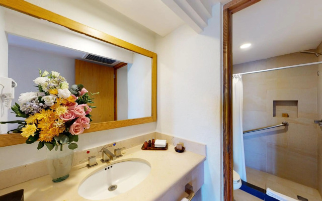 Park Royal Beach Huatulco – All Inclusive