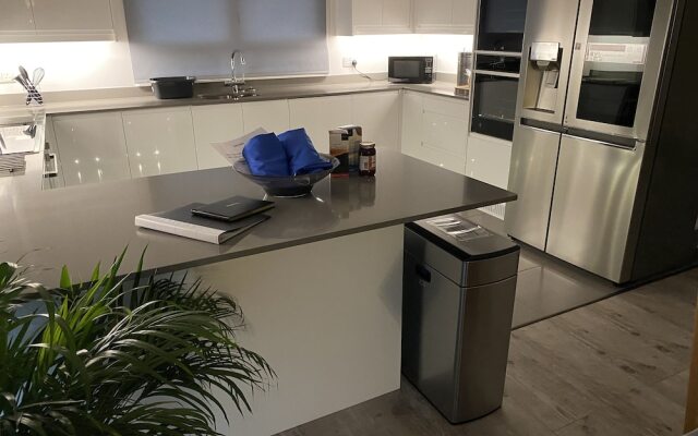 Remarkable 4-bed House in St Minver, Rock