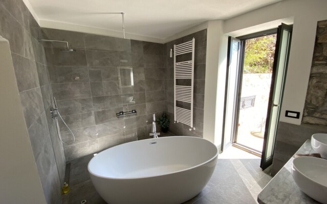 Fosdinovo 5-bed Villa- a Tranquil Retreat