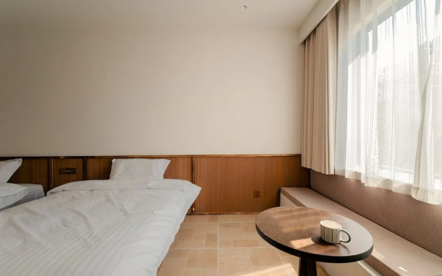 Cloud 9 Hotel