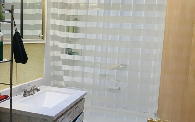 Private Queen Bedroom Garvin
