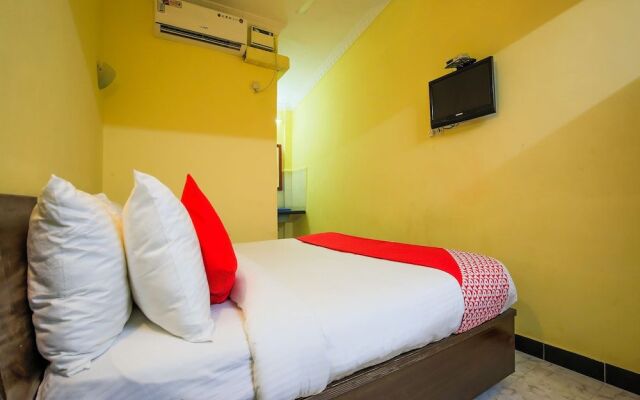 OYO 24659 Lucky Star Hotel