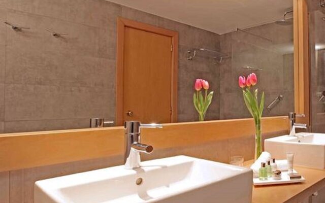 Отель NH Collection Cáceres Palacio de Oquendo