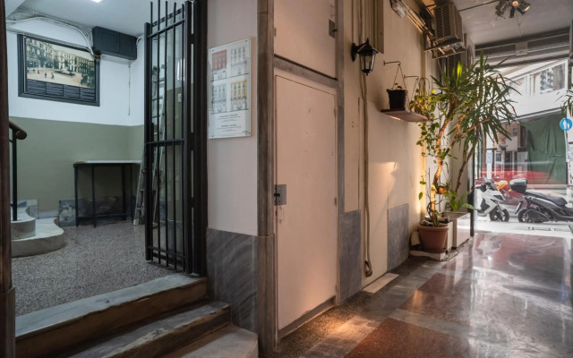 Polytimon, an Athenian neoclassical apartment