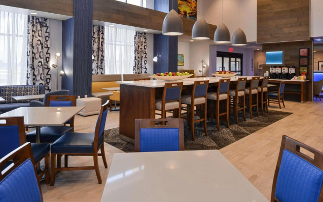 Hampton Inn & Suites Cincinnati-Mason