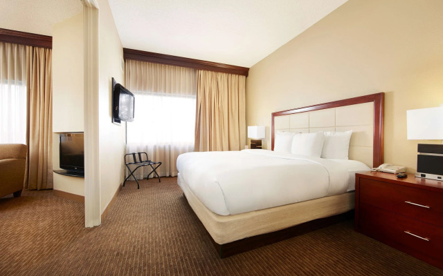 DoubleTree Suites by Hilton Hotel Cincinnati - Blue Ash