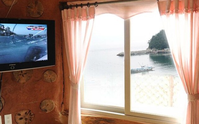 Yeosu Hyangilam Heukjip Pension