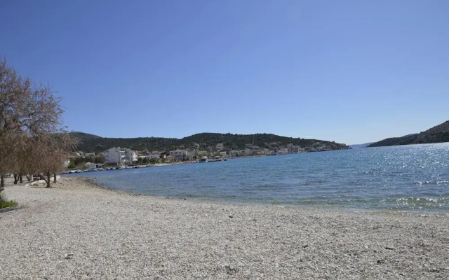 Lovely 2-bed Apartment in Vinisce, Close to Beach