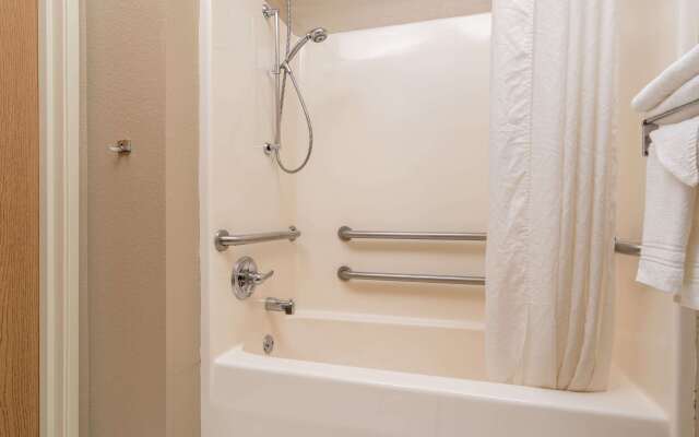 Super 8 by Wyndham Beresford