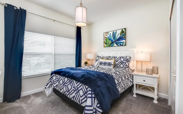 5 Bedroom 4 Bathroom Storey Lake