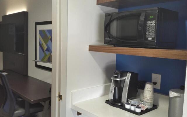 Holiday Inn Express & Suites Mississauga-Toronto Southwest by IHG