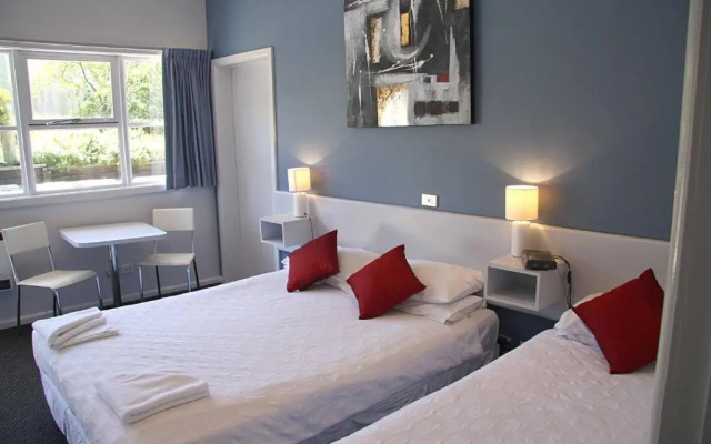 Waterfront Lodge Motel