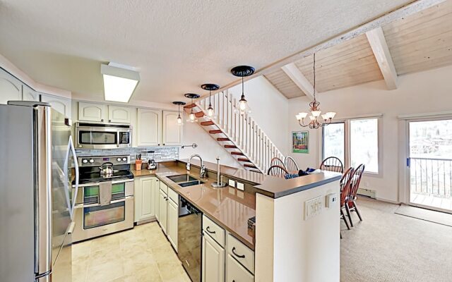 55 Upper Woodbridge - 3 Br Condo