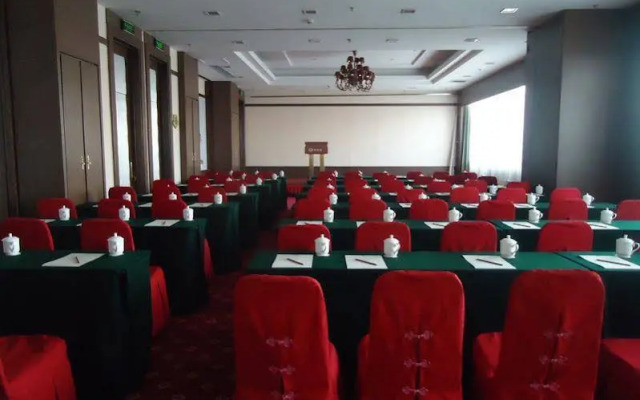 Inzone Garland Hotel