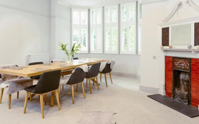 Ramsay Gardens - Grand 4-Bedroom Apartment Next To Castle
