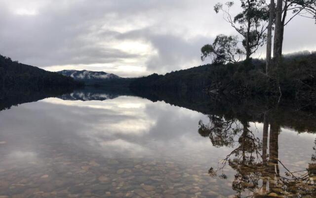 Tullah Lakeside Lodge