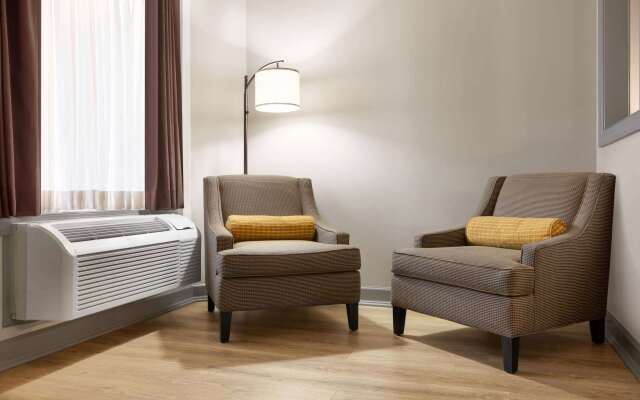 Days Inn by Wyndham Kingsland GA