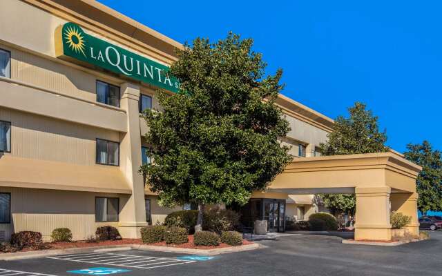 La Quinta Inn & Suites by Wyndham N Little Rock-McCain Mall