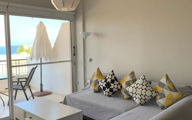 Modern and stylish 1 bedroom apartment in King's Palace