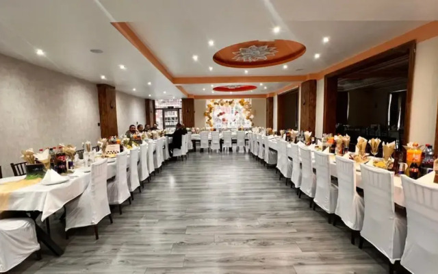 White Rose Hotel and Restaurant