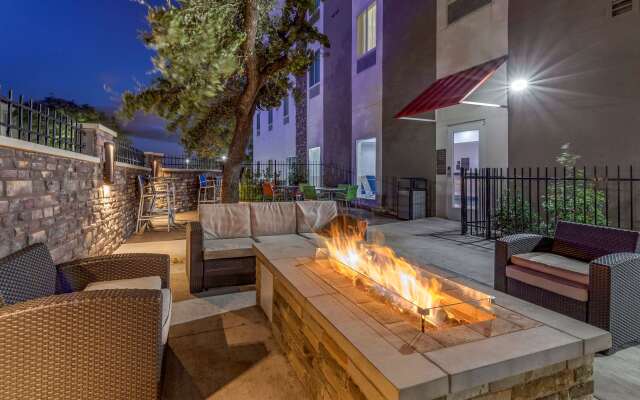 Comfort Suites
