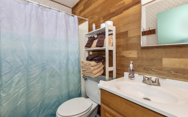 012 - Lakefront Chalet