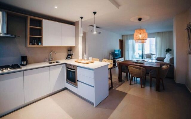 Luxurious Pent House Steps From The Beach C4