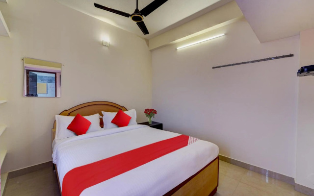 OYO Flagship 80521 Senthamizh Residency
