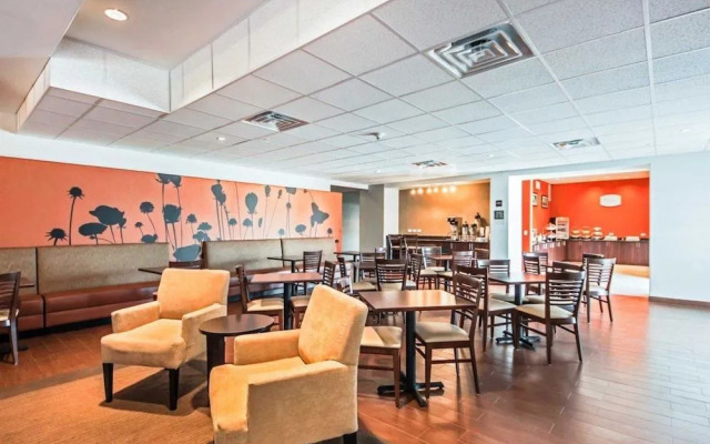 Sleep Inn & Suites Hennessey North