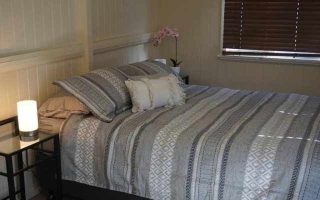 Harris House-2 bedroom unit with INDOOR FIREPLACE Holiday home Stanthorpe – Guest Rooms – Stanthorpe