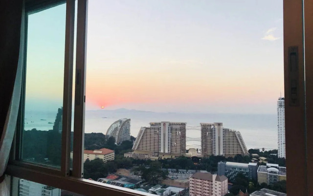 Lumpini Wongamat Suites