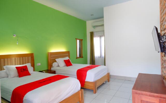 RedDoorz near Taman Makam Pahlawan Tatura