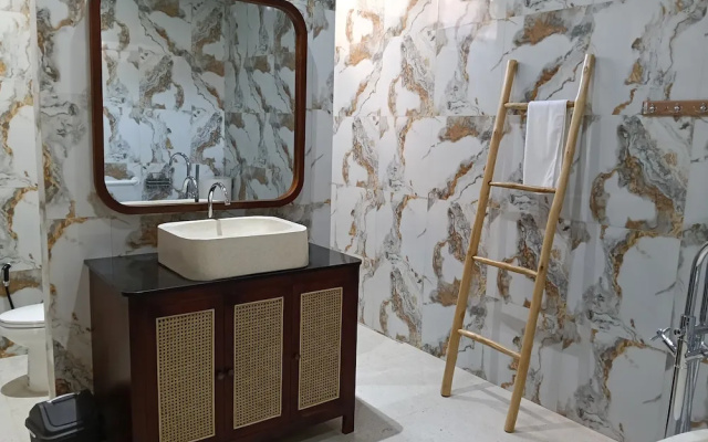 The green Sidemen – Bathroom – Semarapura
