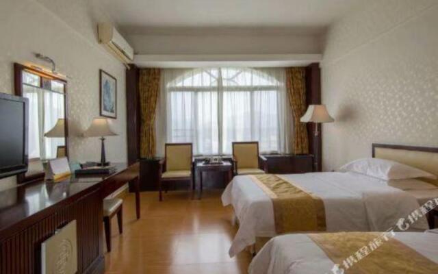 Xinyinzhan Hot Spring Holiday Resort