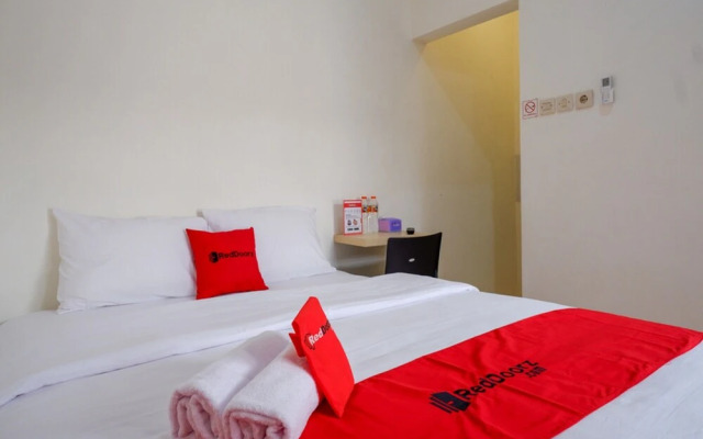 RedDoorz near Alun Alun Kudus 2