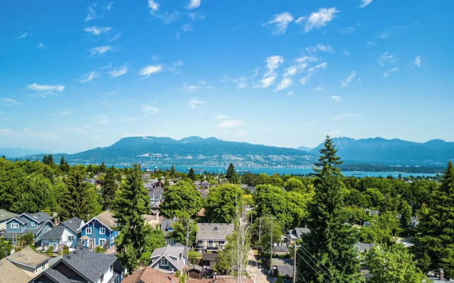 Tranquil Haven Close to UBC and Downtown