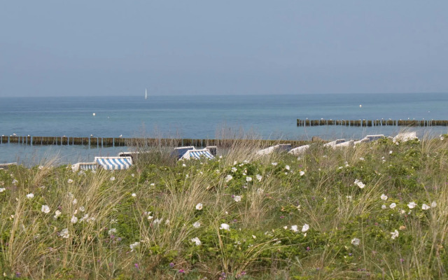 Sunny Holiday Home With Fenced Garden