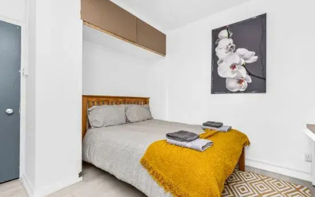Fantastic 4 bedroom apartment in Russell Square